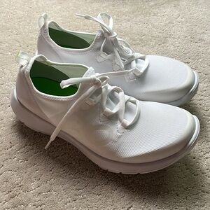 OOFOS Women’s Size 10 White Sneakers Shoes